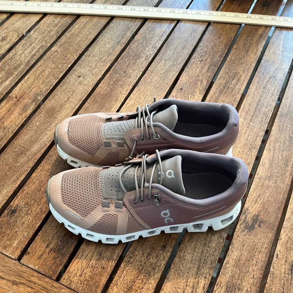 Boo Boo Alert!!!! women's On Cloud 5 running shoes Rosebrown/Fog Sz 6 - Picture 2 of 7